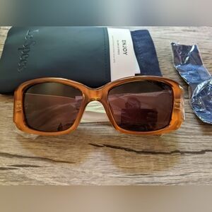 NWT Le Specs Nouveau Riche Caramel Sunglasses women